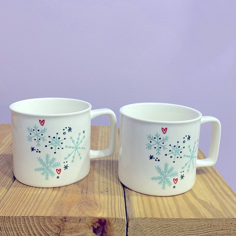 New Starbucks Coffee Snowflakes Holiday Christmas Gift Mugs Cups  -  Set Of 2 !!